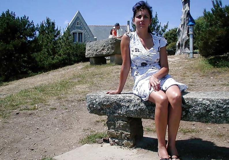 25P FRENCH NADINE flashing on a Brittany beach 2003