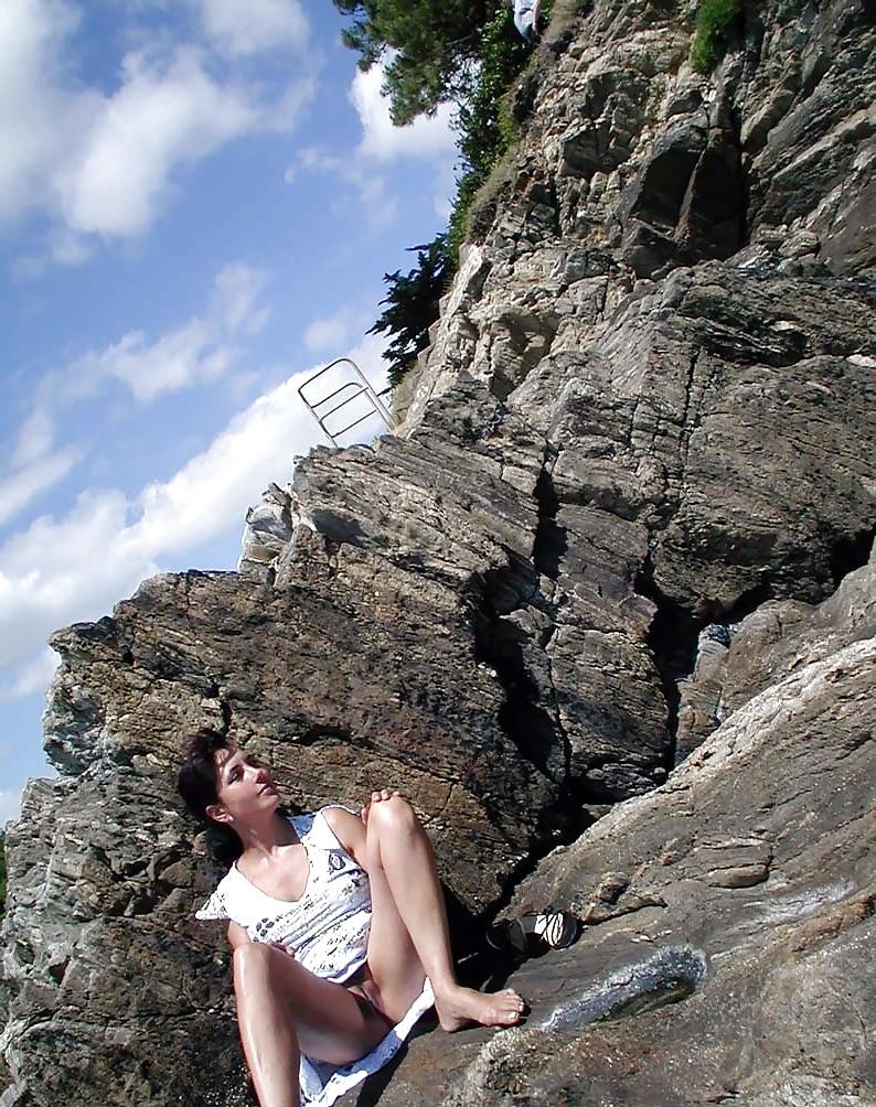 25P FRENCH NADINE flashing on a Brittany beach 2003