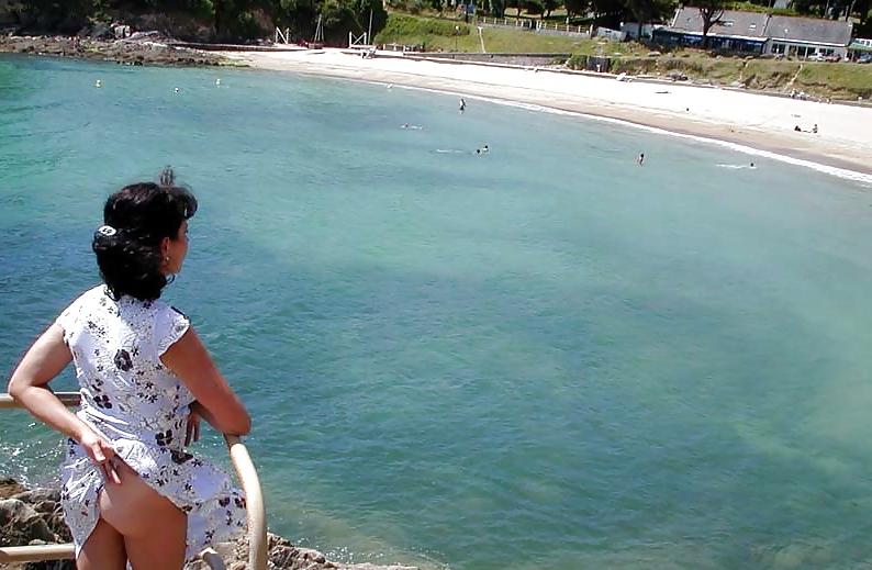 25P FRENCH NADINE flashing on a Brittany beach 2003