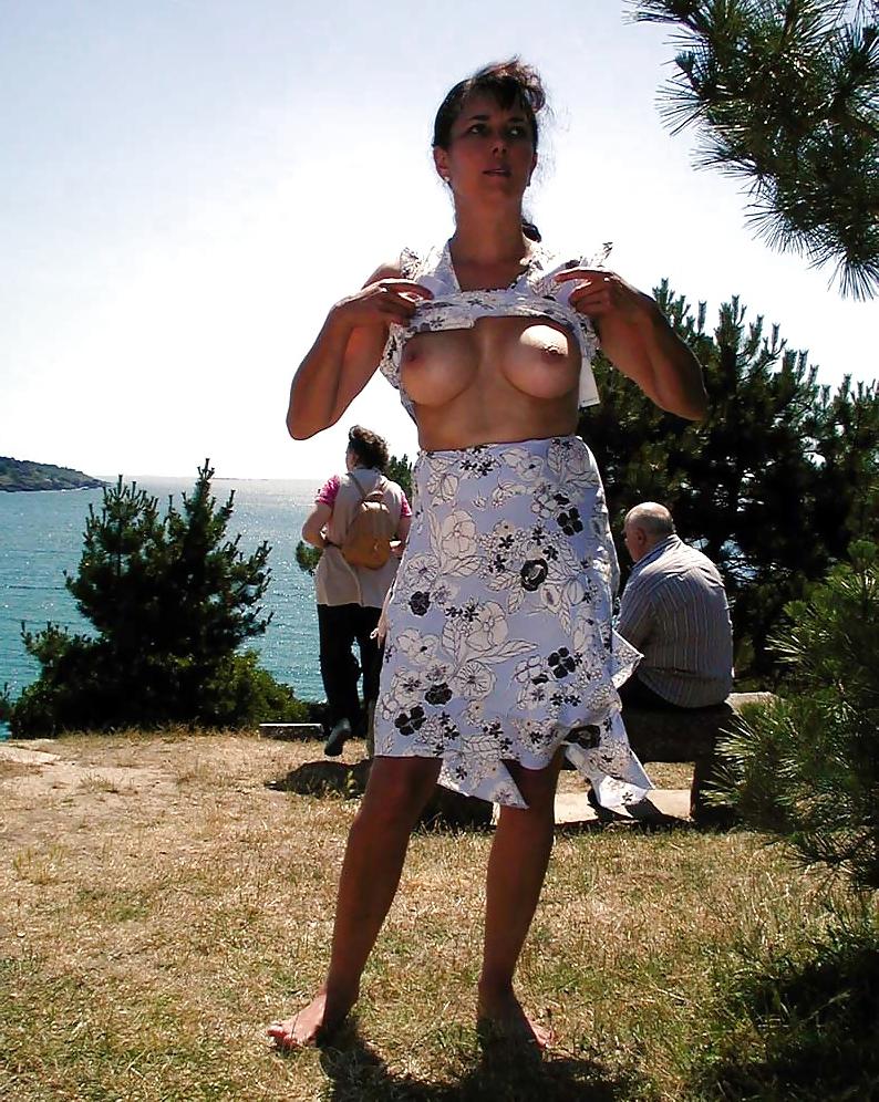 25P FRENCH NADINE flashing on a Brittany beach 2003