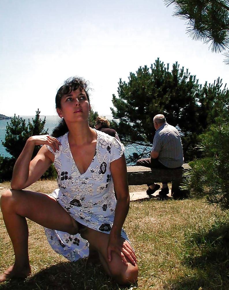 25P FRENCH NADINE flashing on a Brittany beach 2003