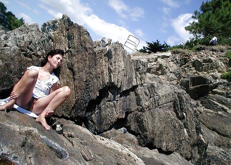 25P FRENCH NADINE flashing on a Brittany beach 2003