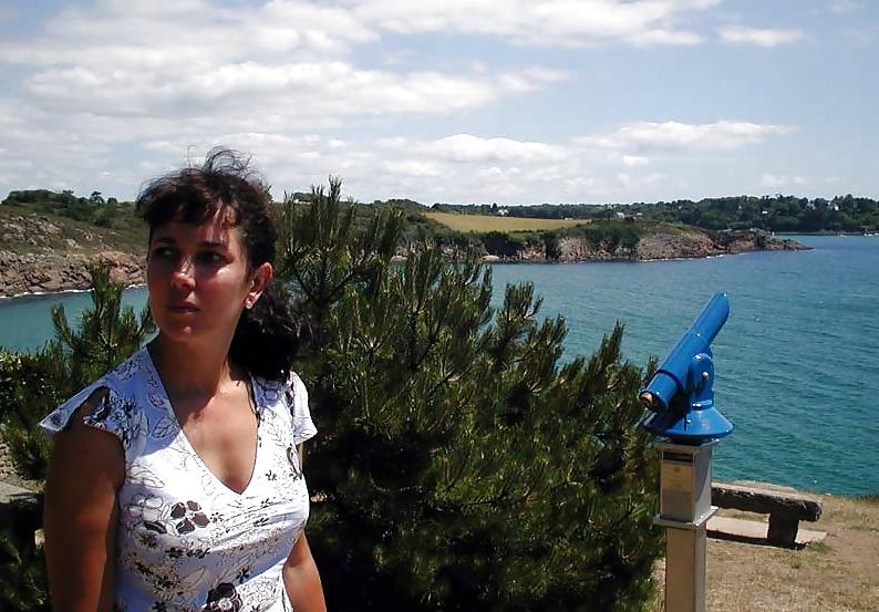 25P FRENCH NADINE flashing on a Brittany beach 2003