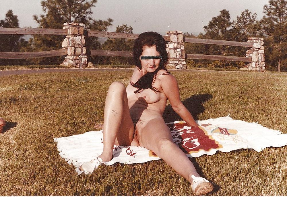 15P Hairy pussy with tats ,nude on beach