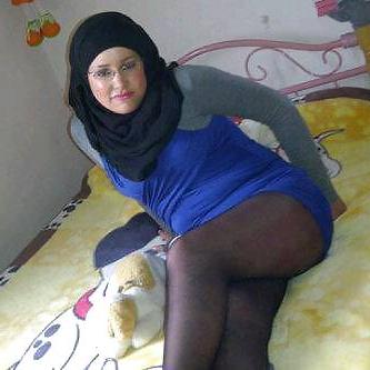 8P Hijab arab woman