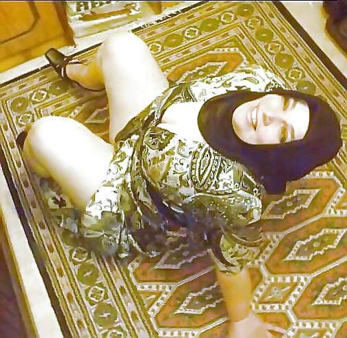 8P Hijab arab woman