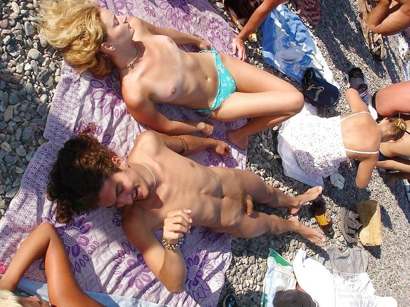 18P Nudist Beach Babes