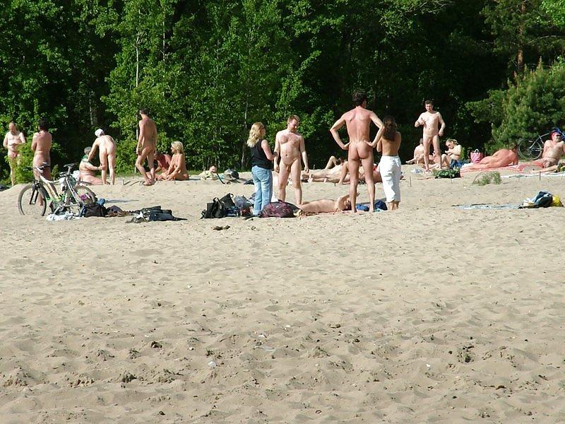 18P Nudist Beach Babes