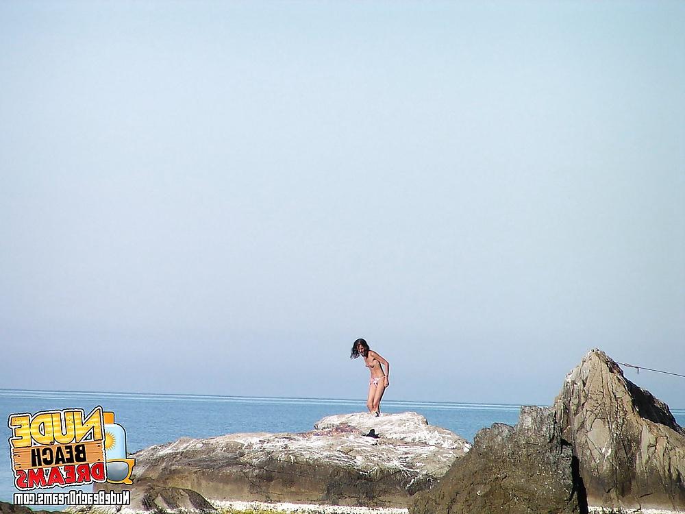 15P Voyeur Nude Beach Photos