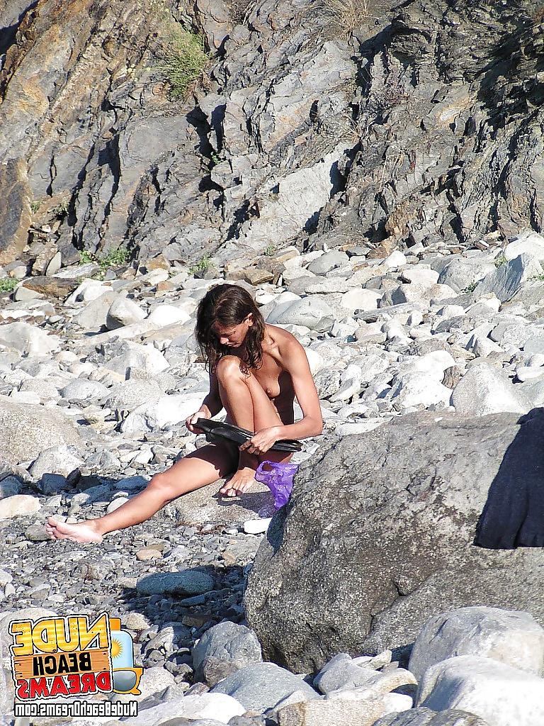 15P Voyeur Nude Beach Photos