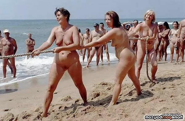 25P A lot of beach chicks