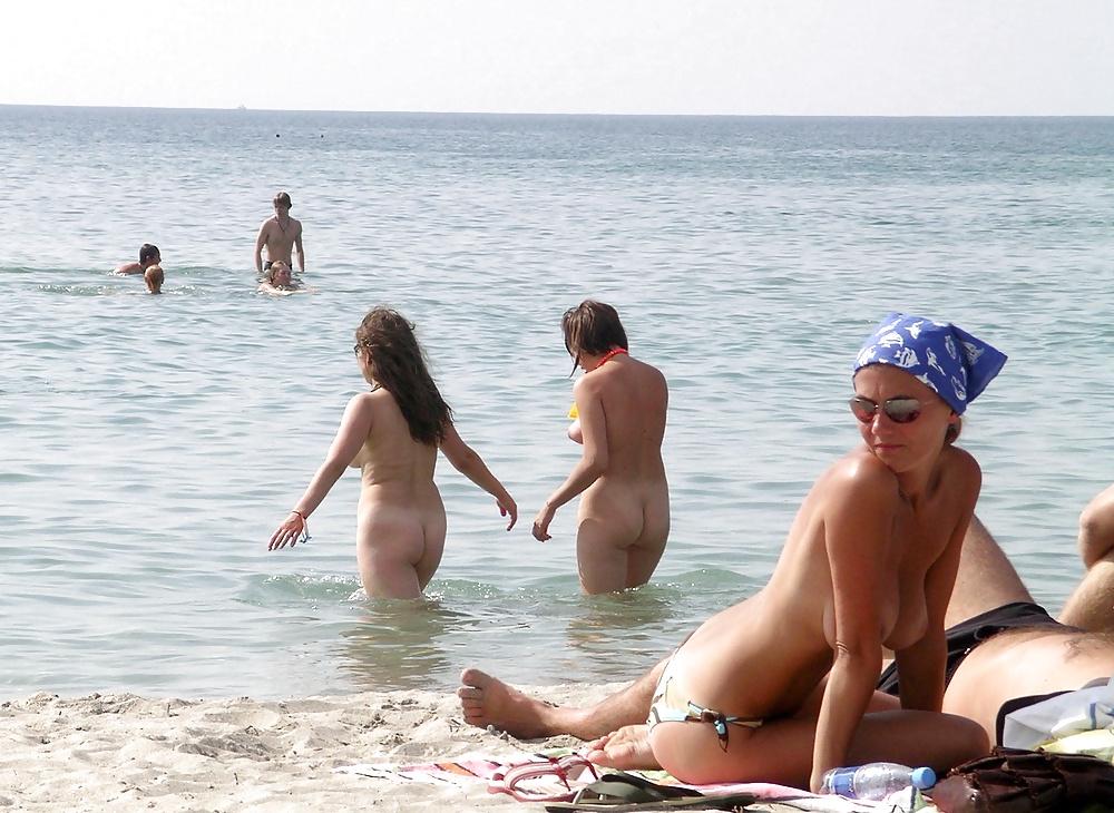 20P Naked at the beach 11.