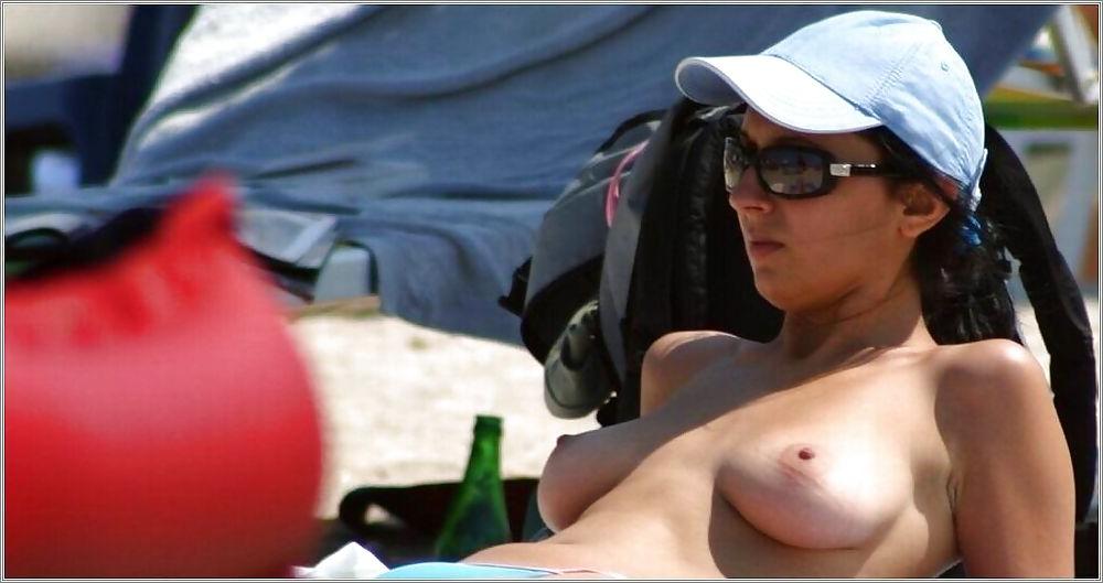 20P Naked beach 40.