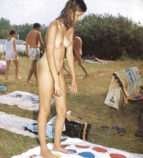 20P Naked beach 40.