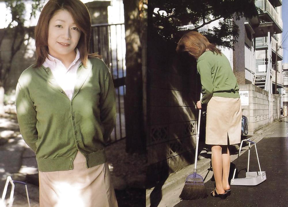 20P Japanese Mature Woman 10