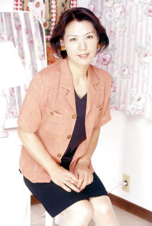 20P Japanese Mature Woman 65
