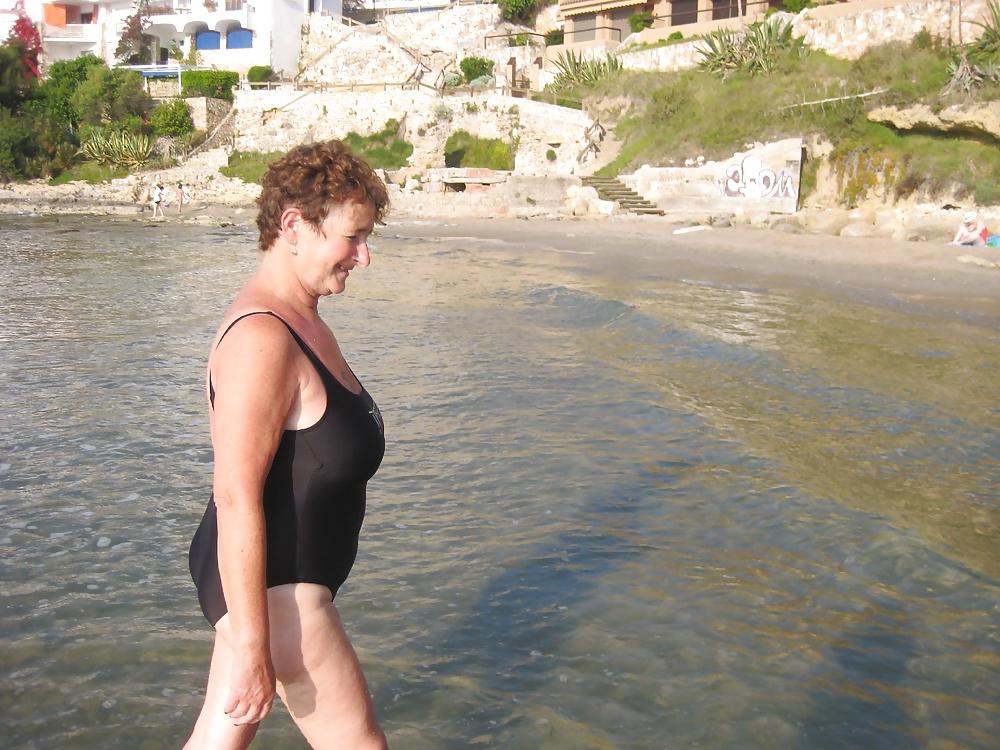 25P German mature flasher