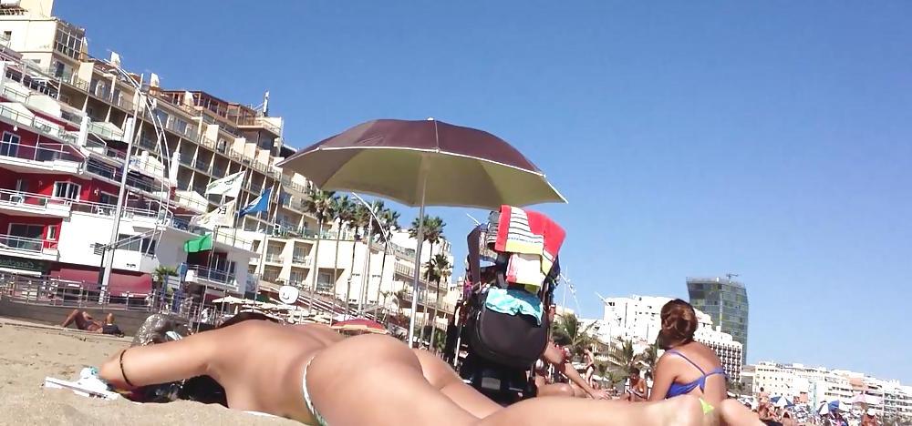 16P Beach Voyeur
