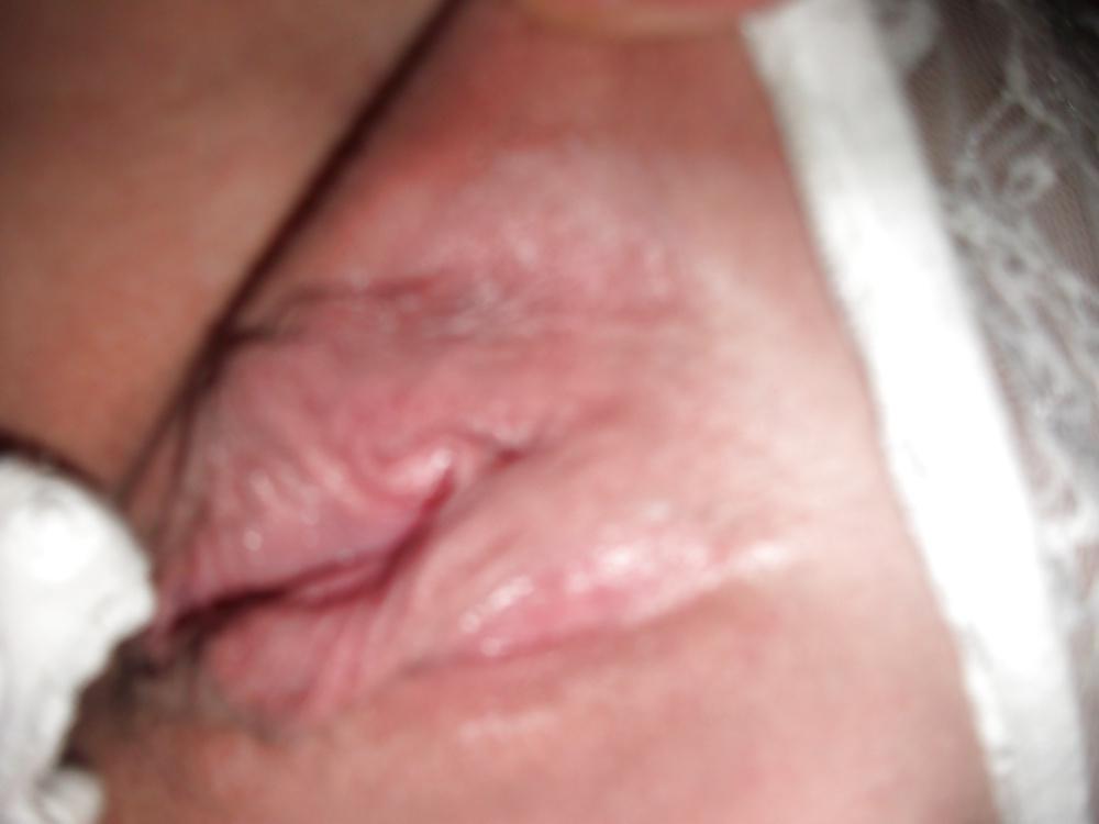 17P Scottish Jen Spreads Her Pussy