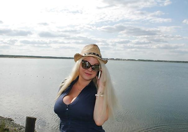 15P Busty Russian Woman 1692