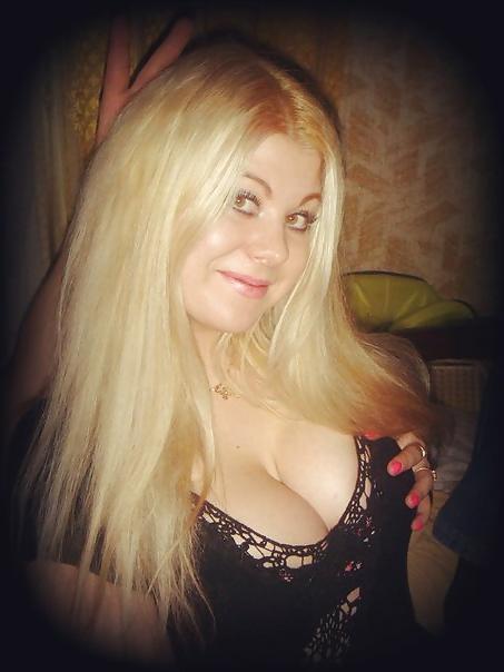 15P Busty Russian Woman 1692