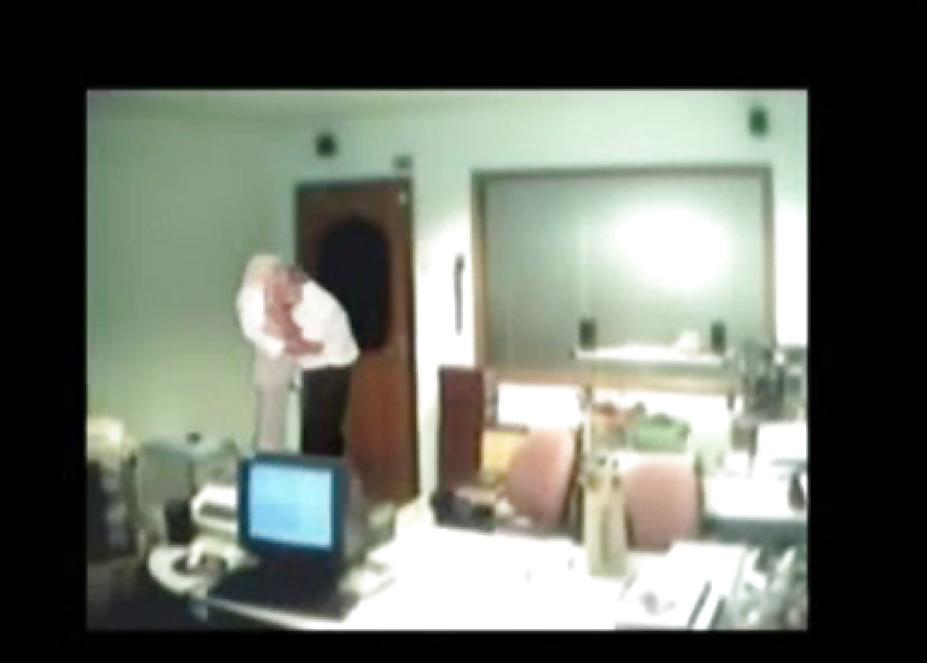 17P Veiled Arab secretary blowing white manager 
