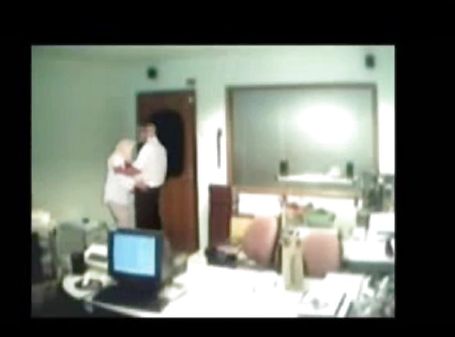17P Veiled Arab secretary blowing white manager 