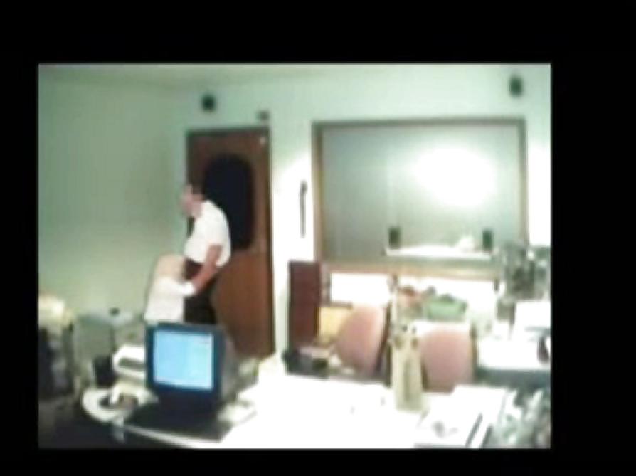 17P Veiled Arab secretary blowing white manager 