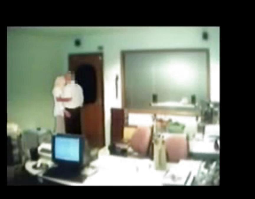 17P Veiled Arab secretary blowing white manager 
