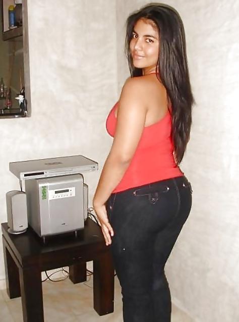 25P Girls in tight pants 21