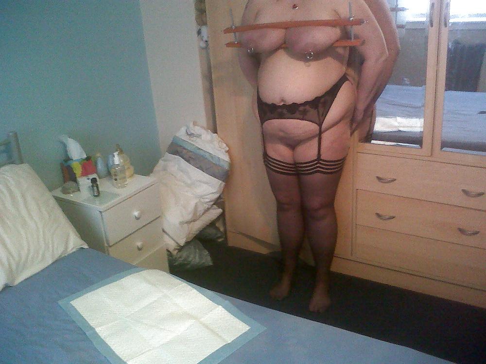 5P Scottish slut gets thighs punished ! 