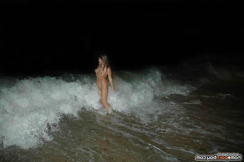 24P Nasty scissor sisters on the beach