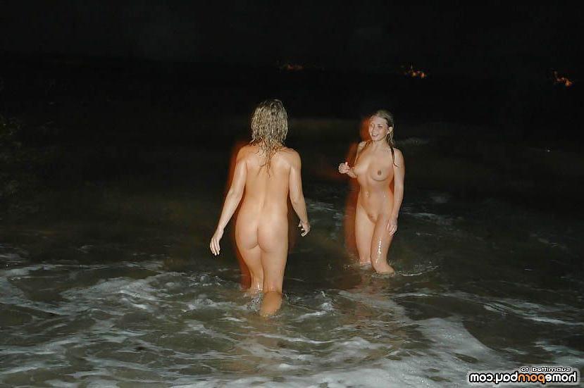 24P Nasty scissor sisters on the beach