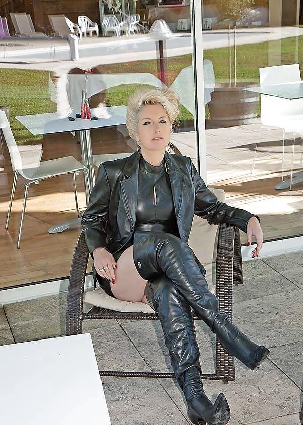 25P Sexy Women in Leather #4