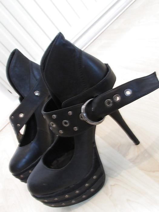 4P New leather high heeled shoes i wanna buy