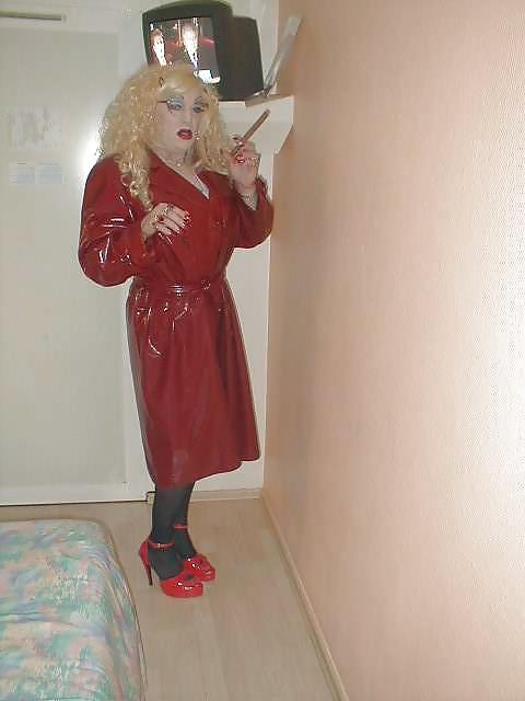 18P Sexy slut in leather