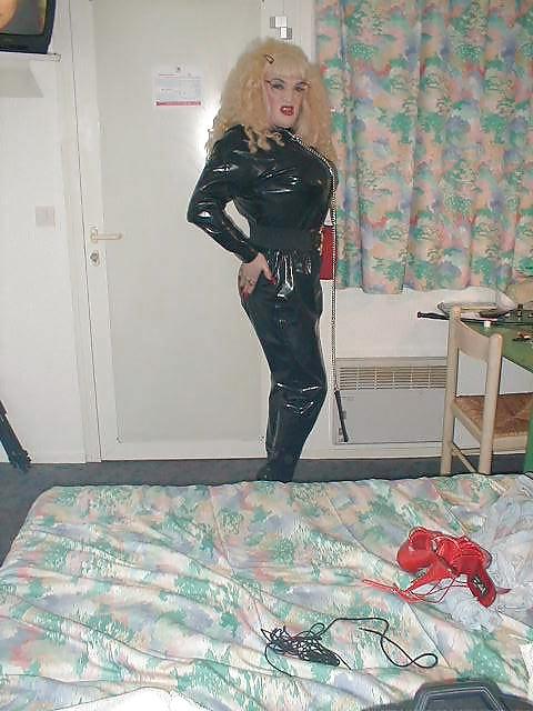 18P Sexy slut in leather