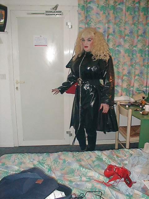 18P Sexy slut in leather