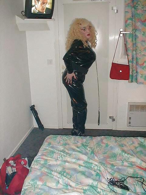 18P Sexy slut in leather