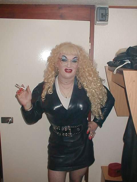 18P Sexy slut in leather