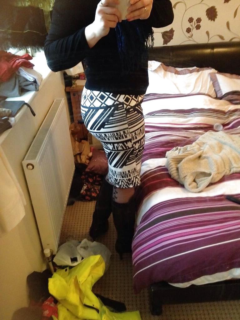 11P Somerset Slut Flashing Smooth Wet Milf Pussy