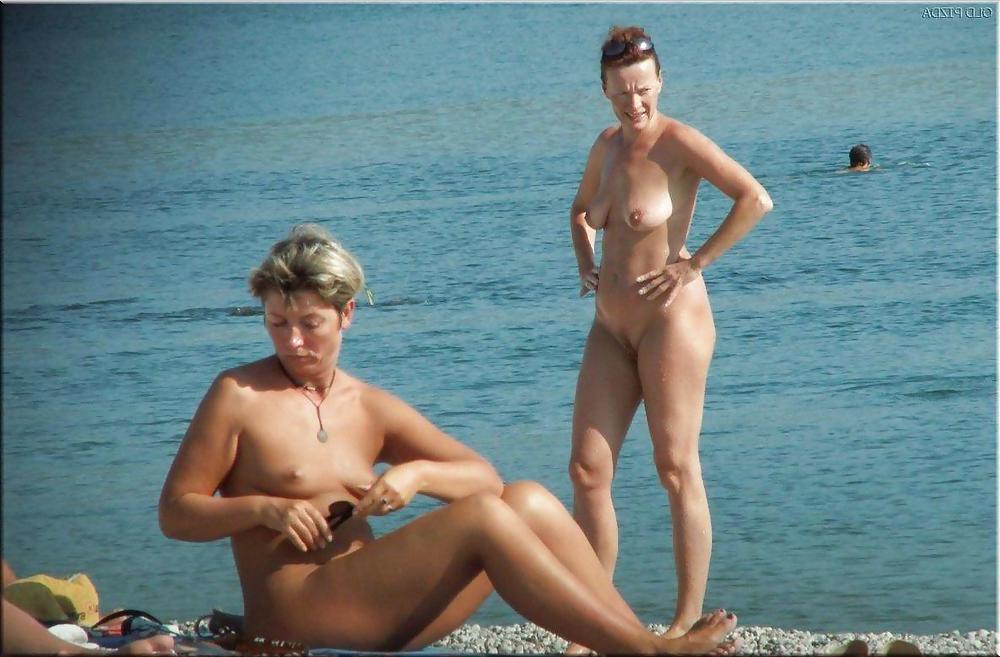 25P Older Nudists at Beach