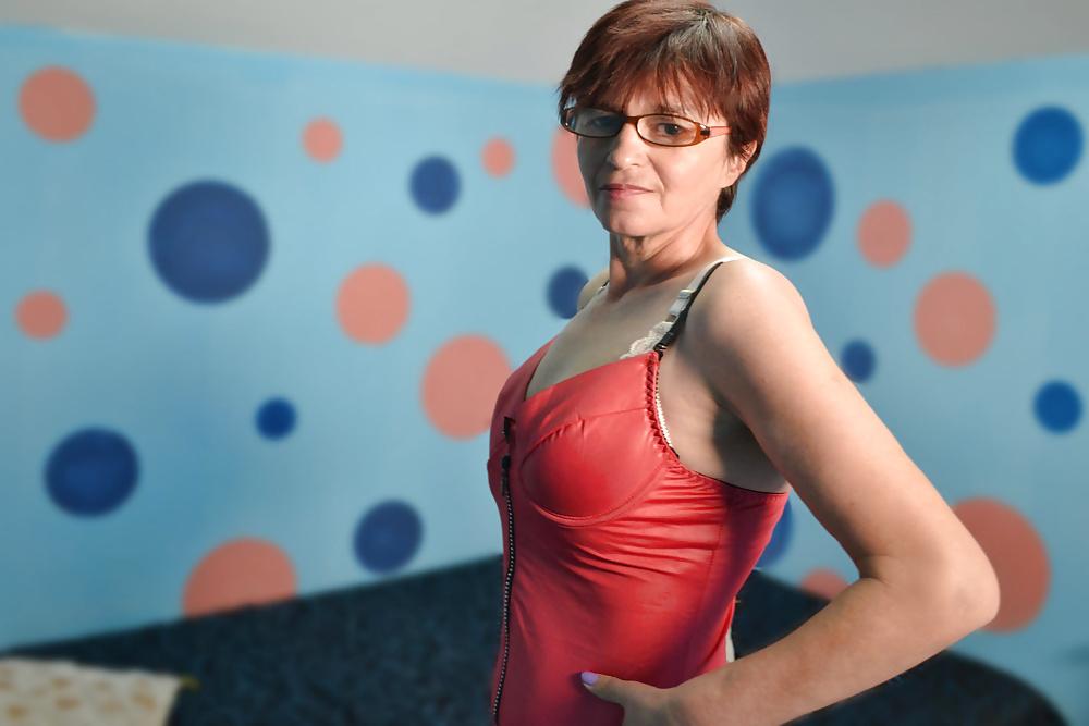 5P Dyana 53 Years old Slut