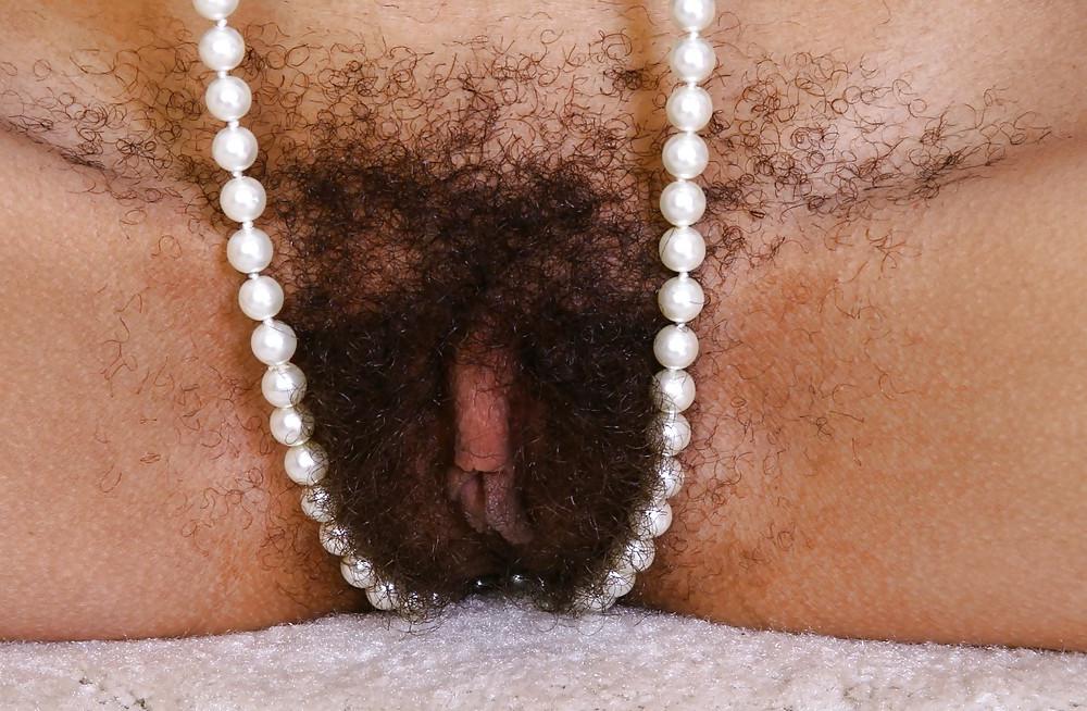 20P Moshe Loves Hairy Pussy