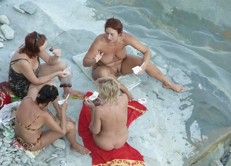 14P Naked beach 80.