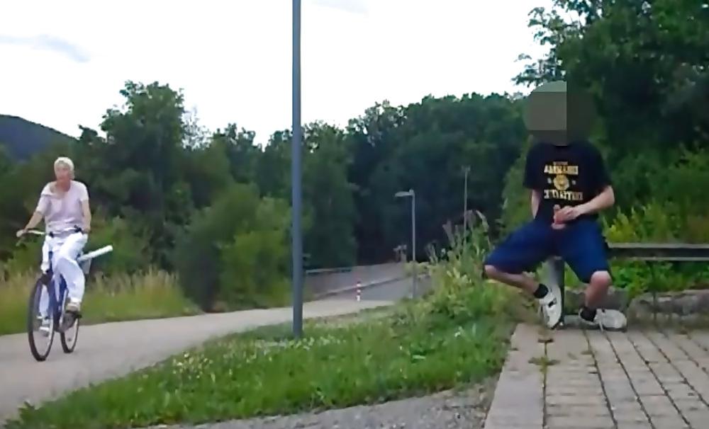 10P Public Flashing for Girls