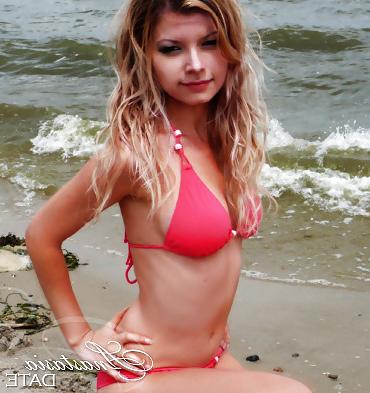 15P Beach babes