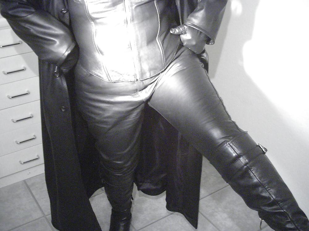 5P Wife in leather