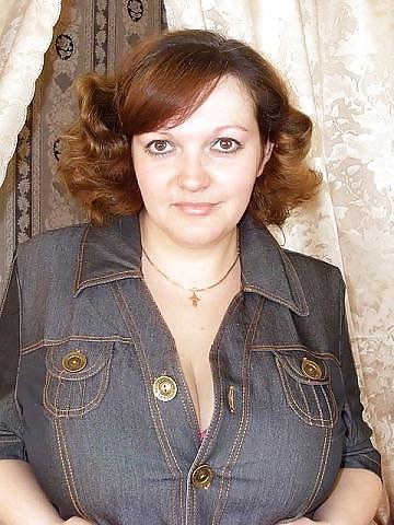 11P Busty Russian Woman 1566