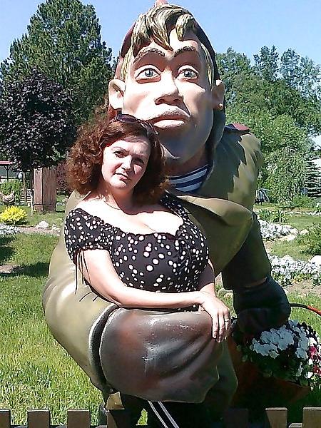 11P Busty Russian Woman 1566